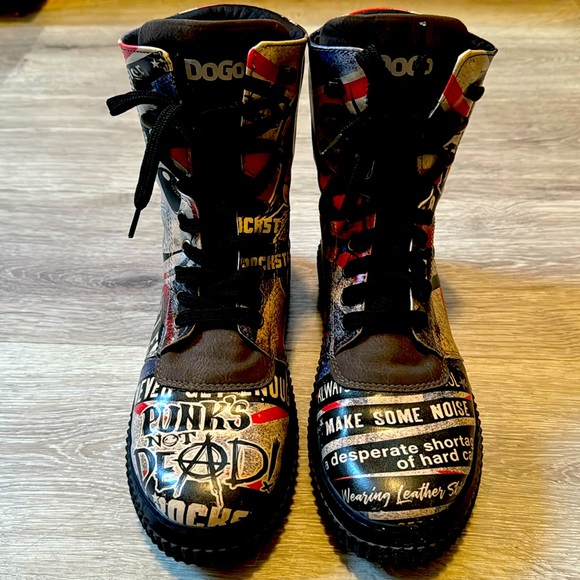 Worn once indoors, purchased in Italy but too small for me. Waterproof, vinyl. - Picture 1 of 6